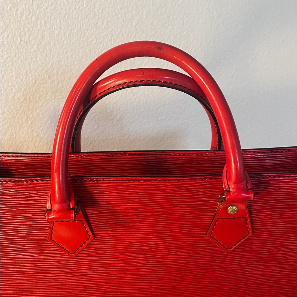 Louis Vuitton Vintage Red Epi Leather Sac Plat GM - Picture 16 of 17